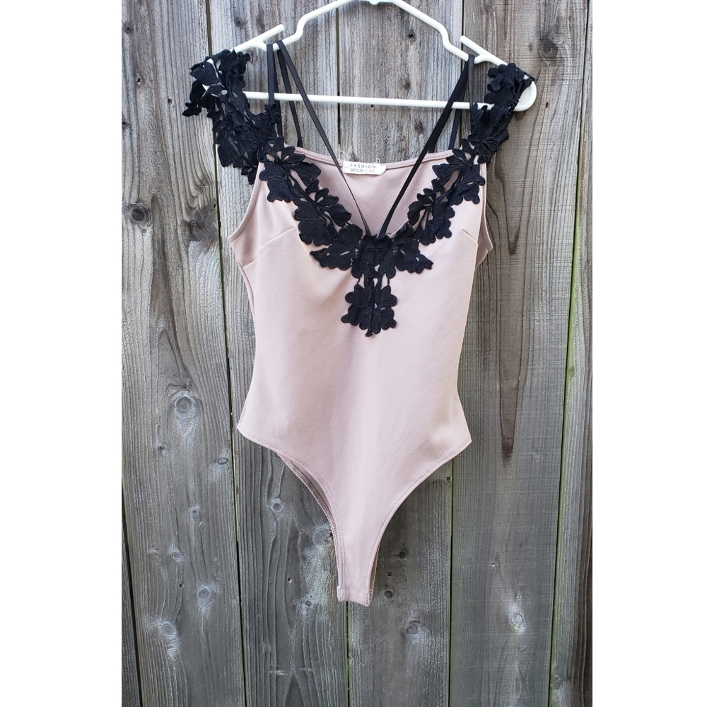 Bodysuit Light Pink and Black Fashion Wild
